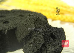 【黑色简约经典】煤炭蛋糕的做法图解2