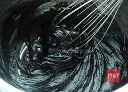 【黑色简约经典】煤炭蛋糕的做法图解5