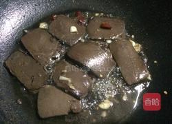 韭菜烩鸭血的做法图解4