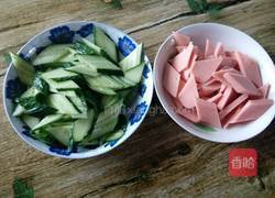 火腿肠炒黄瓜的做法图解2