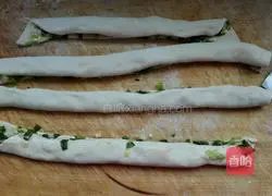 Illustration of how to make scallion pancake 10