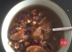 红枣薏米银耳汤的做法图解1