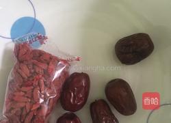 红枣薏米银耳汤的做法图解2