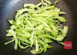 青椒炒苦瓜的做法图解4