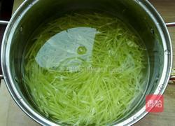 凉拌青笋丝的做法图解3