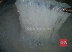 凉拌双椒菠菜粉丝的做法图解5