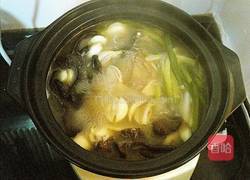 野蘑菇鲫鱼豆腐汤的做法图解7