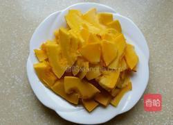 清炒南瓜片的做法图解1