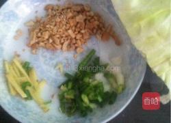 包菜炒花生的做法图解1