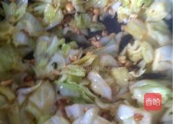 包菜炒花生的做法图解3