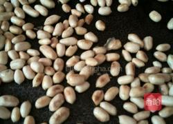 凉拌芹菜花生米的做法图解1