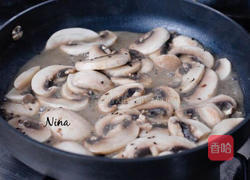 蘑菇煎蛋卷的做法图解1