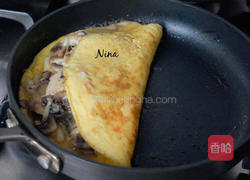 蘑菇煎蛋卷的做法图解4