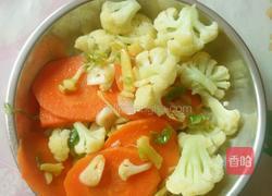 胡萝卜炒菜花的做法图解7