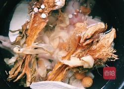 霸王花玉竹无花果瘦肉鸡脚汤的做法图解3