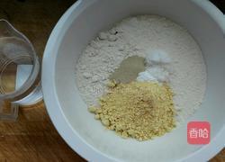 小米面枣饼的做法图解1