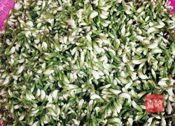 蒸槐花的做法图解2