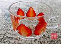 芒果草莓酸奶杯的做法图解2