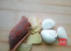 脊骨炖酸菜的做法图解2