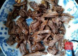 牛肉炒辣椒的做法图解2