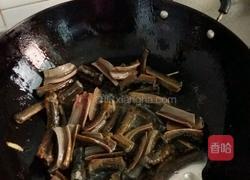 黄膳烧蒜苗的做法图解3