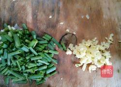 腊肉炒豌豆的做法图解3