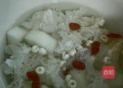 雪梨银耳炖川贝的做法图解3