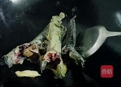黑豆煲塘虱鱼汤的做法图解4