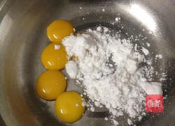 蔓越莓戚风纸杯蛋糕的做法图解1