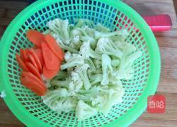 干锅有机花菜的做法图解1