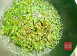 香椿芽拌豆干的做法图解2