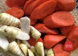 胡萝卜竹芋扇骨汤的做法图解2