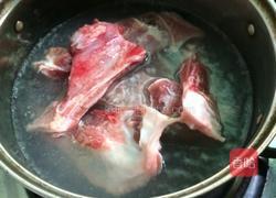 胡萝卜竹芋扇骨汤的做法图解3