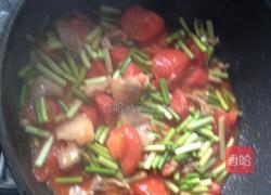  西红柿炒蒜苔的做法图解3