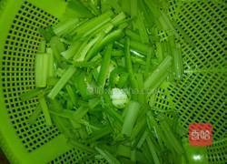 芹菜肉丝的做法图解2