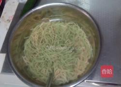 凉拌蔬菜面的做法图解2