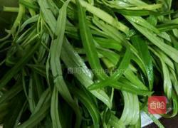 腐乳蒜蓉通心菜的做法图解1