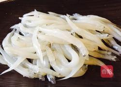 莼菜银鱼羹的做法图解1