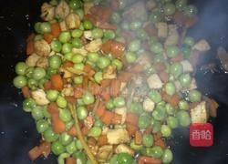 豌豆鸡丁的做法图解5