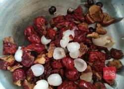 红枣桂圆枸杞汤的做法图解1