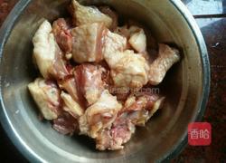 土豆焖鸡的做法图解1