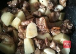 土豆焖鸡的做法图解4