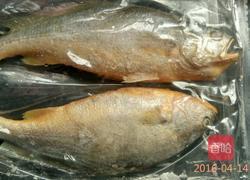 黄花鱼炖豆腐的做法图解1