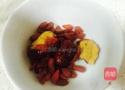 红枣枸杞粥的做法图解2