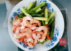 芦笋虾球的做法图解2