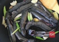 红菇跳跳鱼汤的做法图解2