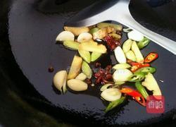 香辣蟹炒年糕的做法图解2