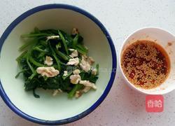 凉拌核桃仁菠菜的做法图解2