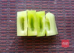 莴笋核桃仁的做法图解3