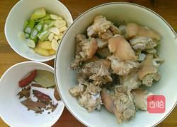 红烧猪蹄的做法图解1